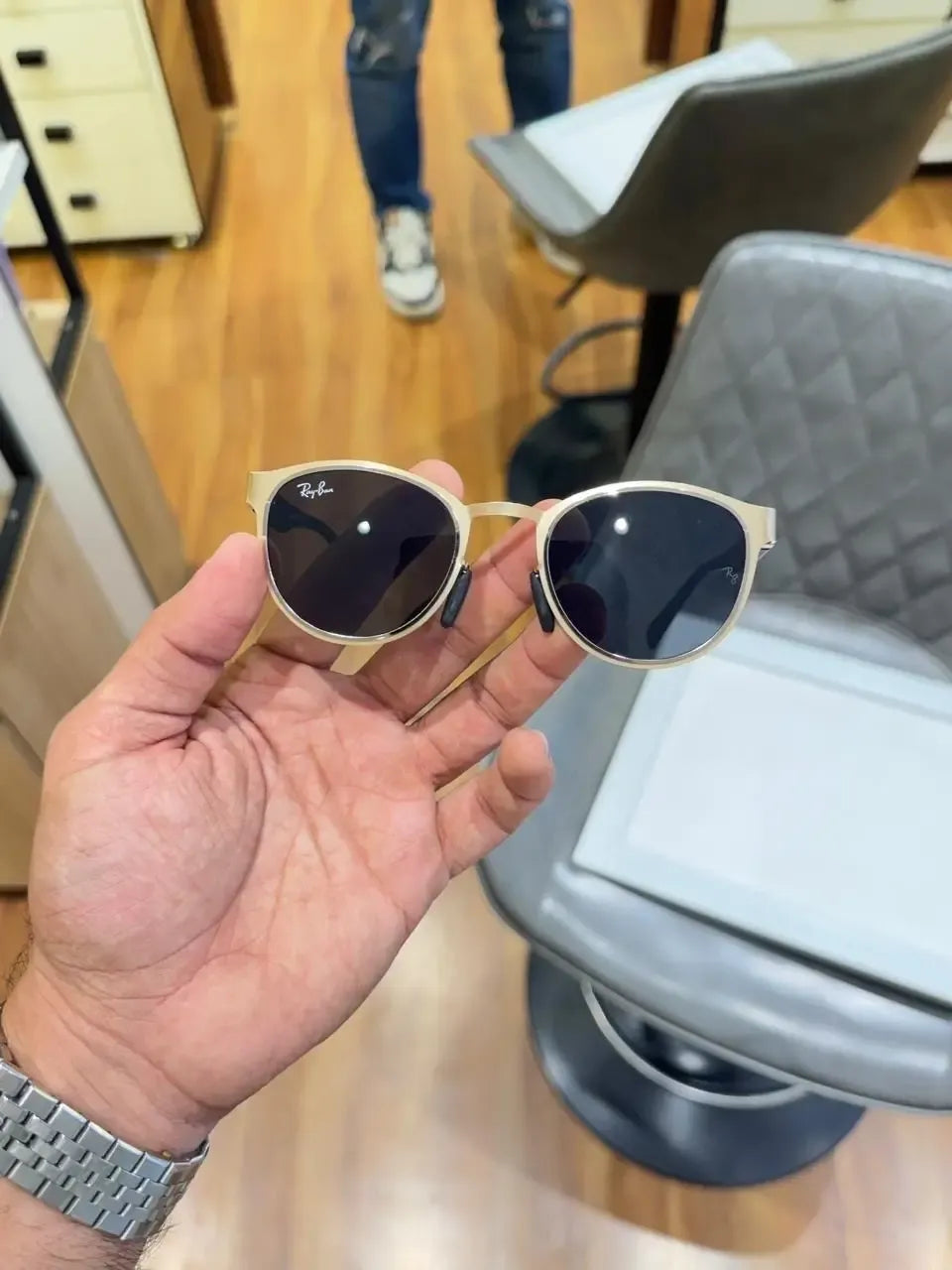 Ray-Ban RB2604 Gold Black - Front face-on view showing gold round frame with dark grey lenses and Ray-Ban logo