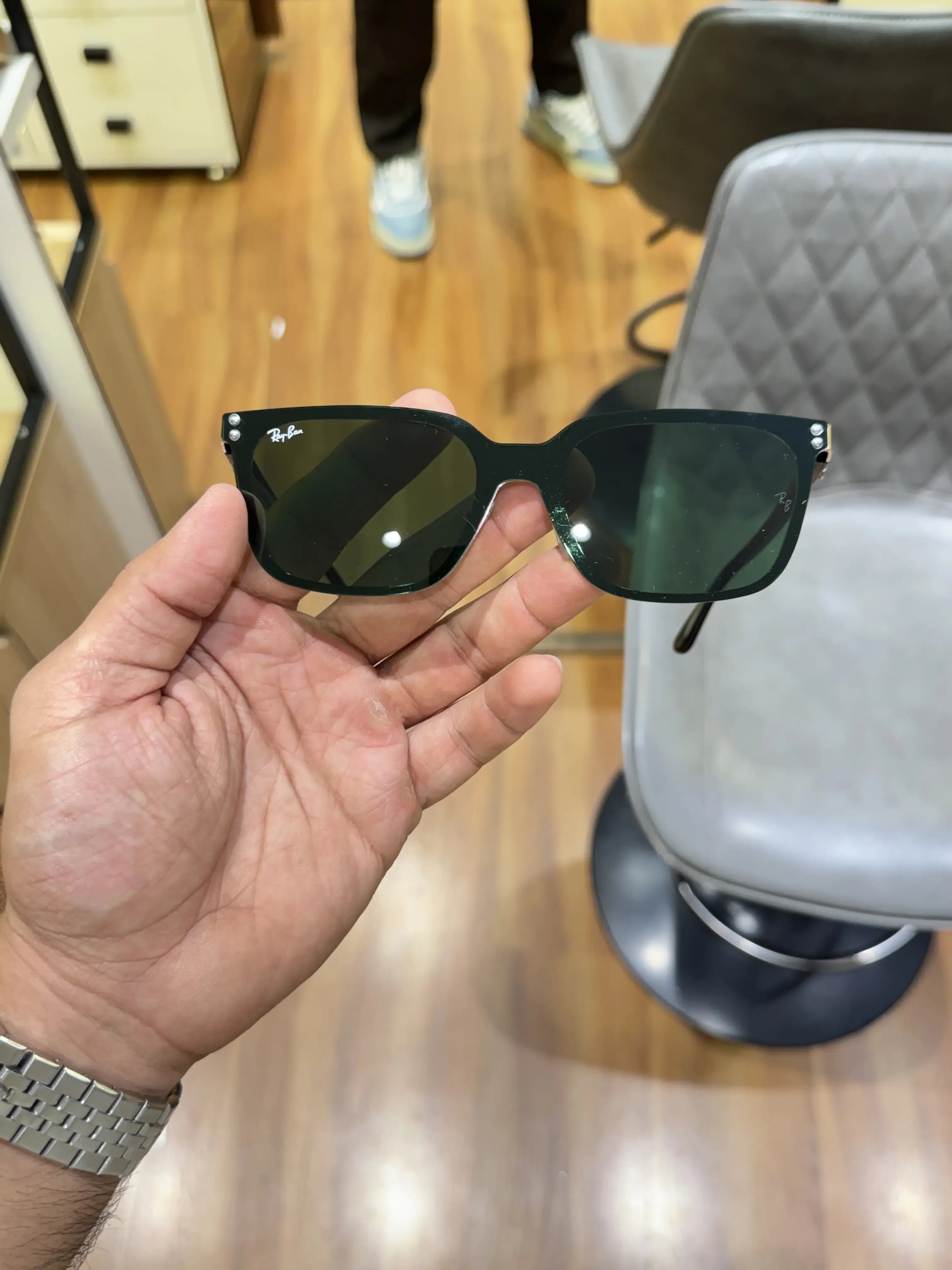 Ray-Ban RB2507S Black Green - Front face-on view showing gloss black frame with green G-15 lenses and Ray-Ban logo
