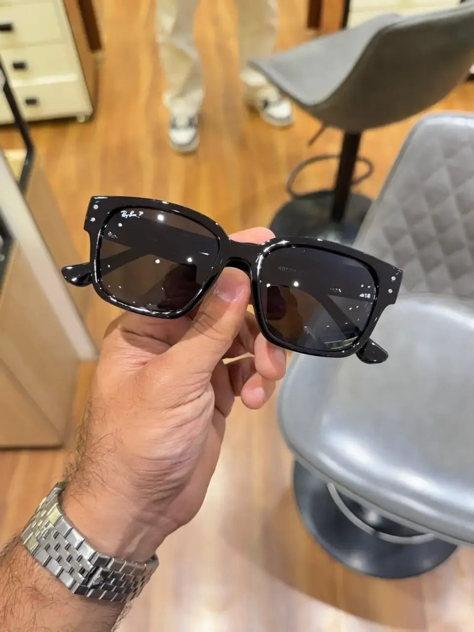 Ray-Ban 7256 Black - Angled front view