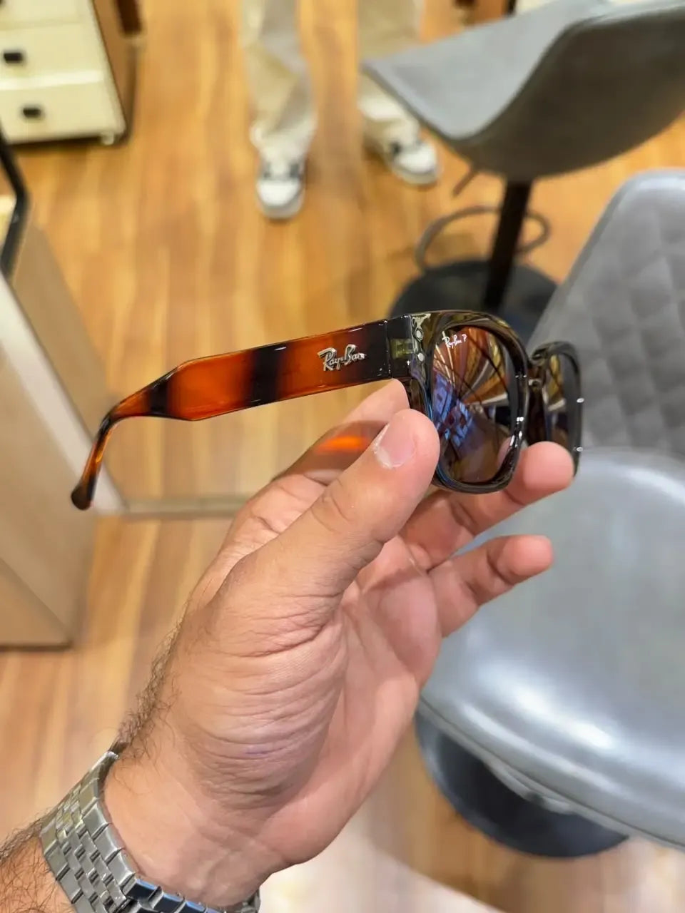 Ray-Ban RB7256 Olive Tiger Havana - Side temple tortoiseshell detail