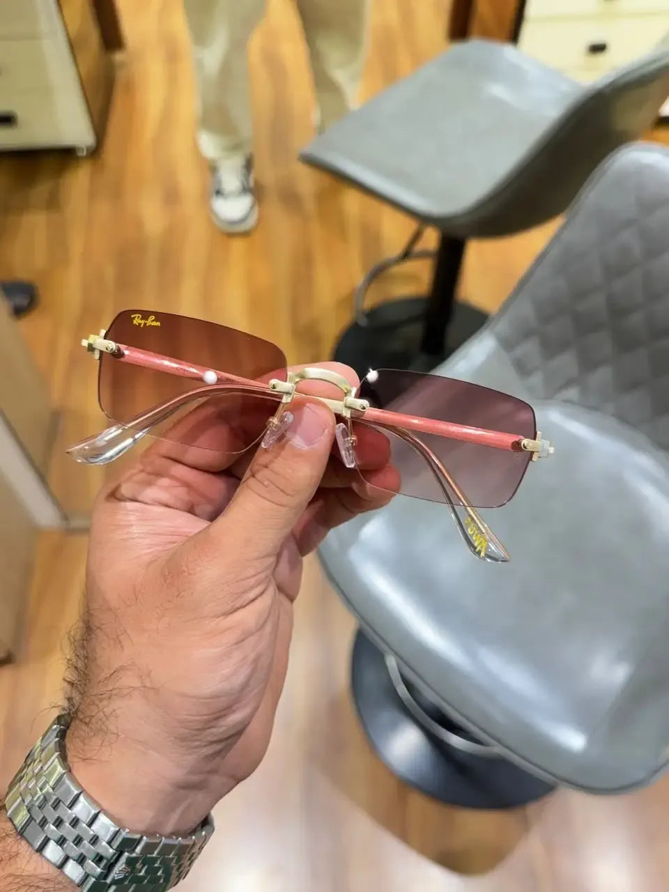 Ray-Ban Rocky Gold Brown - Front view showing pink coral temple arms and brown gradient lenses