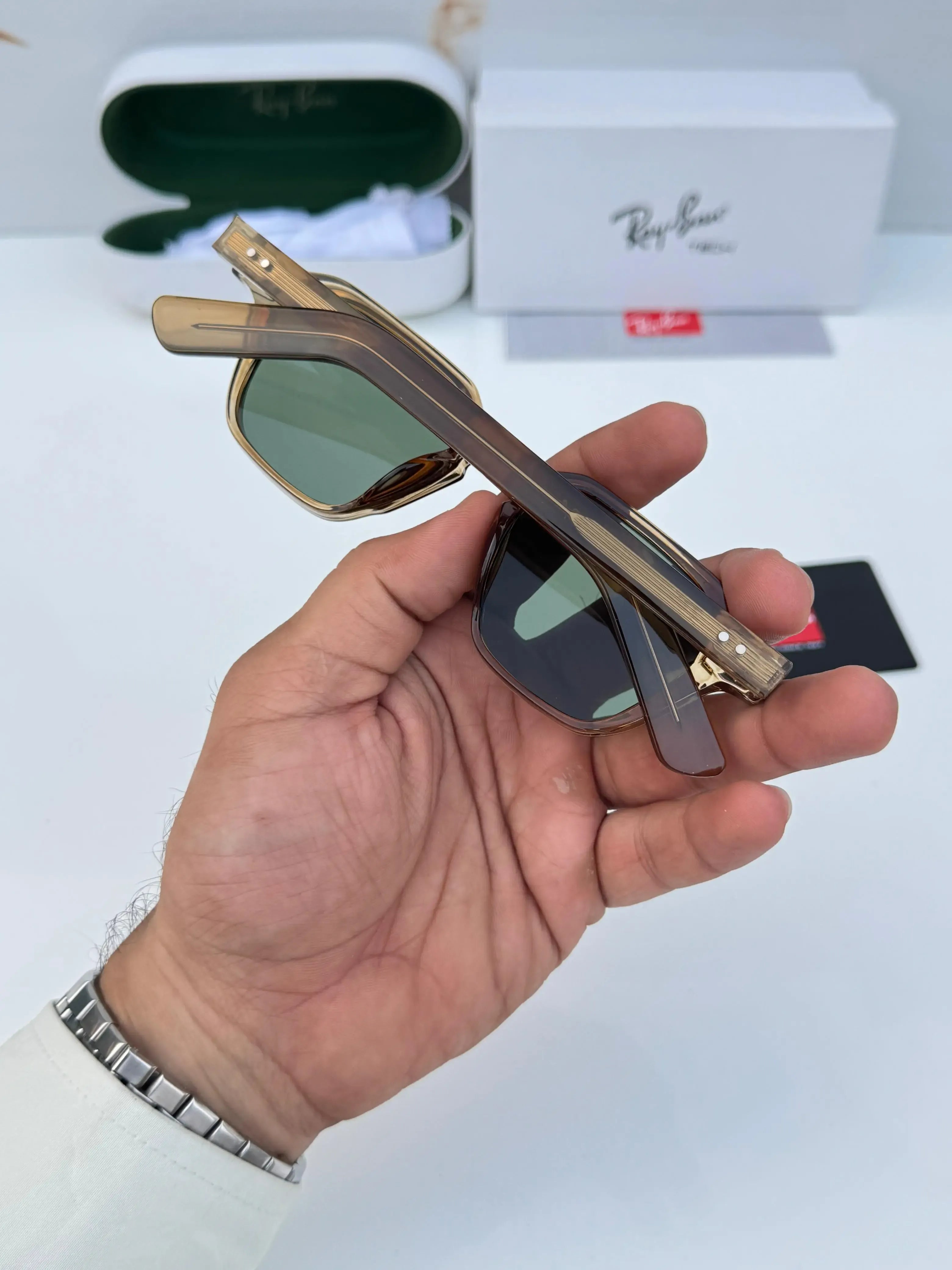 Ray-Ban RB1115 Brown Green - Close-up of lens showing deep green G-15 lens and crystal acetate frame detail