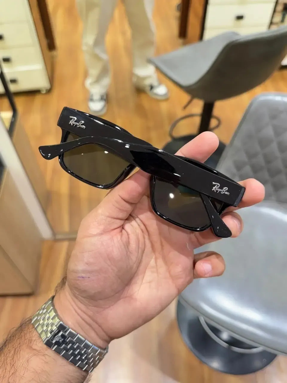 Ray-Ban 7256 Black Green - Folded hand hold view
