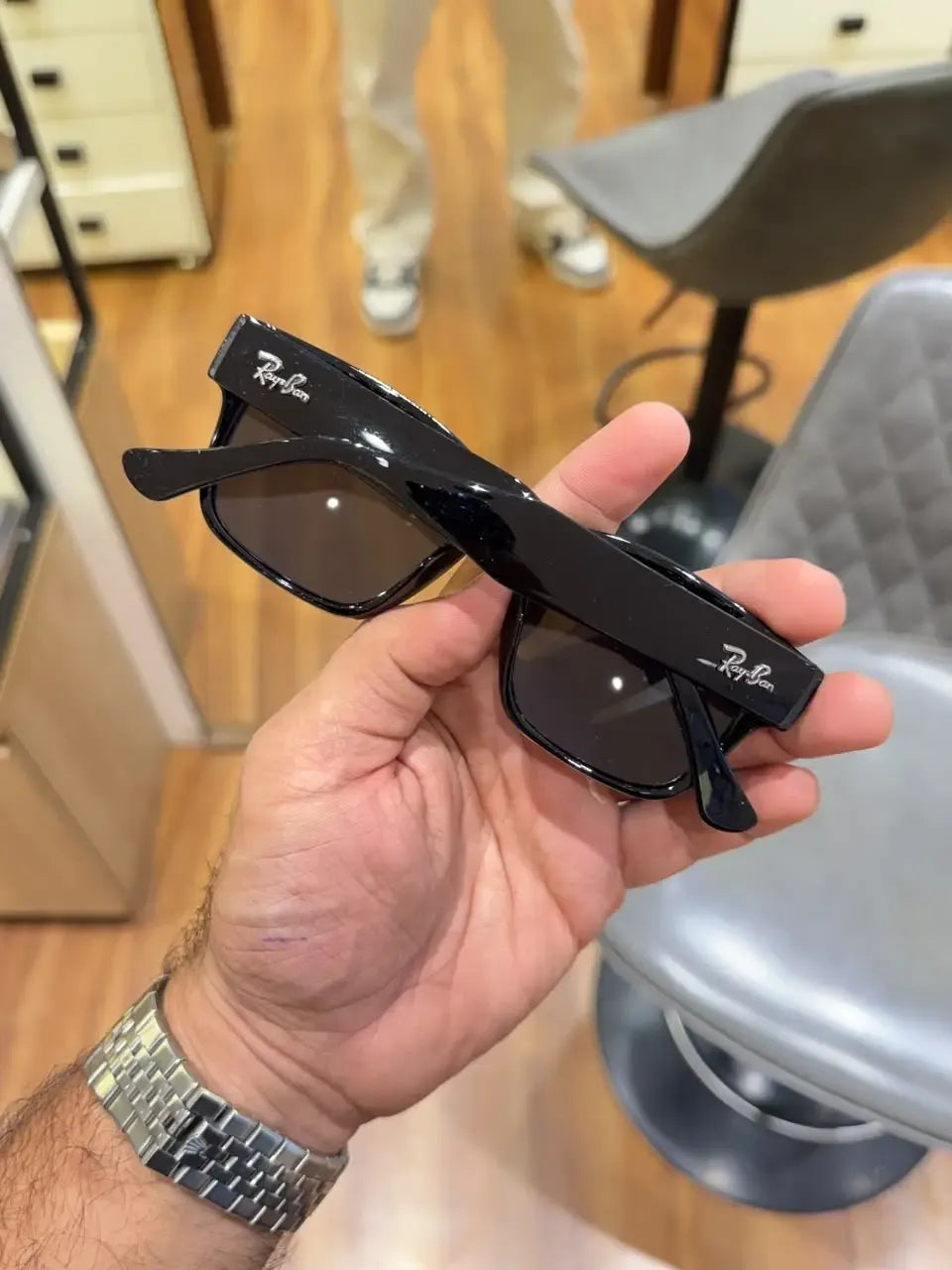 Ray-Ban 7256 Black - Folded hand hold view
