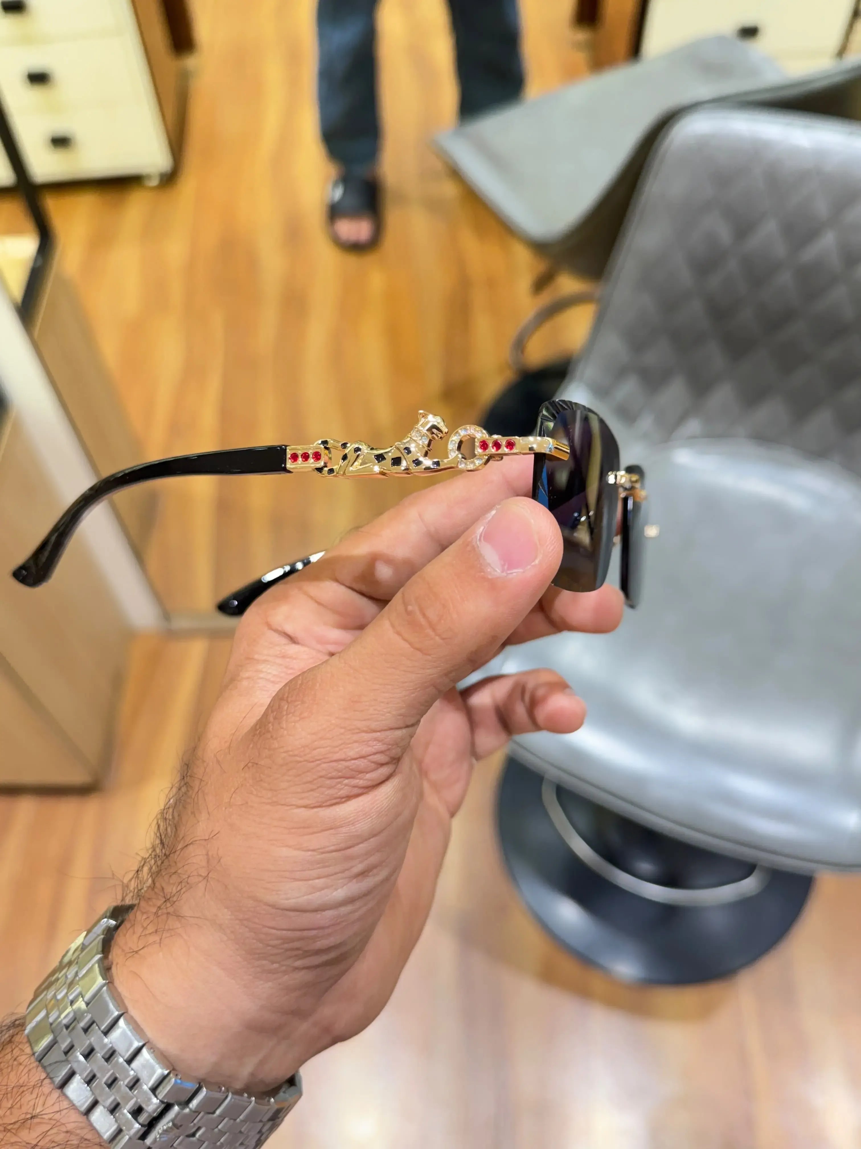 Rimless panther gold sunglasses - open frame view