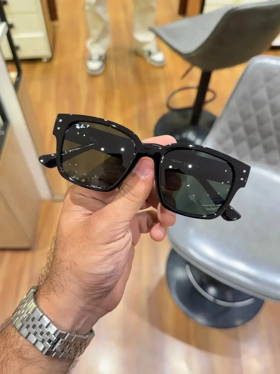 Ray-Ban 7256 Black Green - Folded side temple view