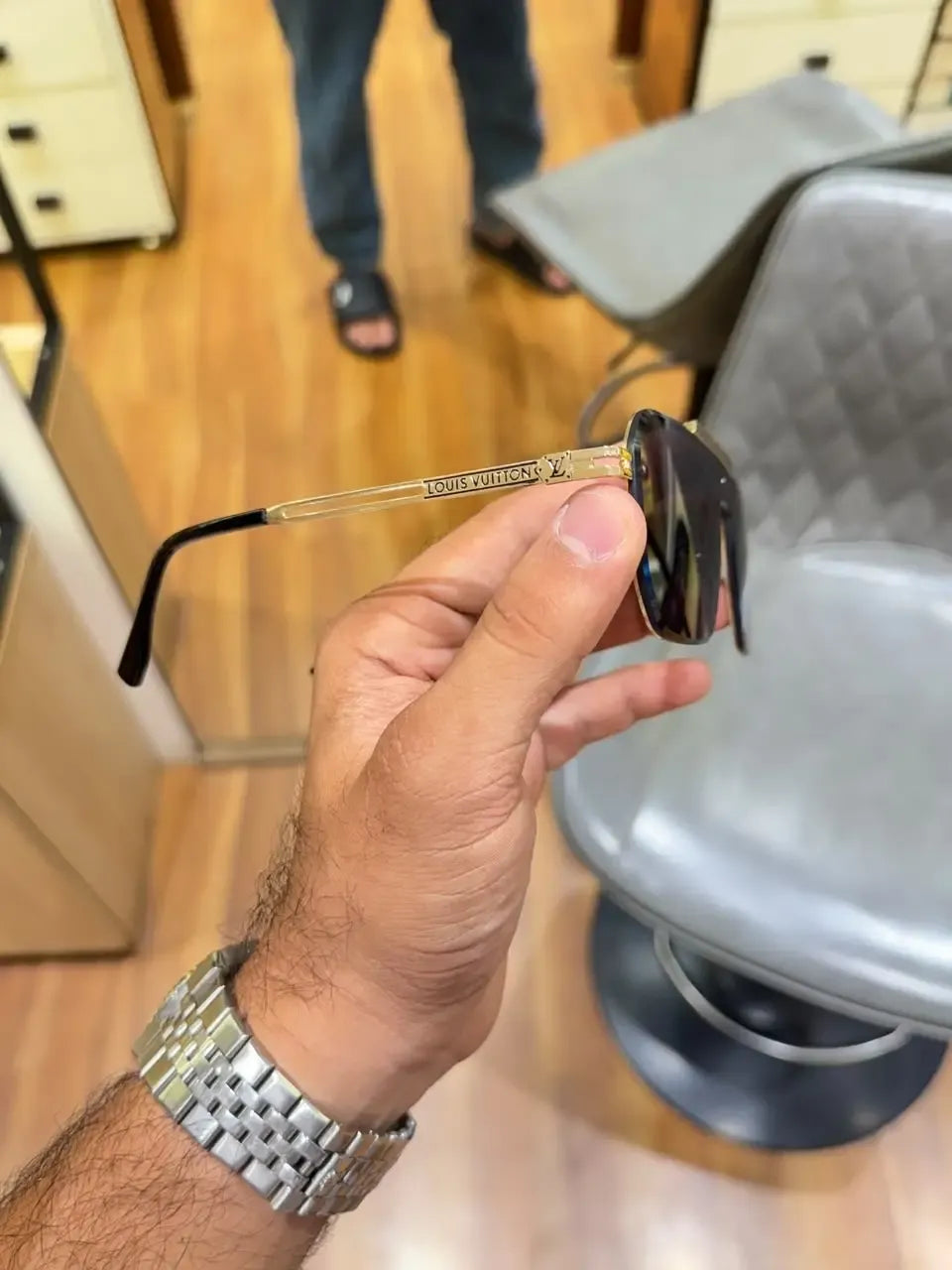 Louis Vuitton Premium Fashion Shield Sunglasses - Temple View